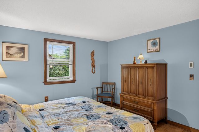 106 Tanglewood Dr, Falmouth, MA 02536
