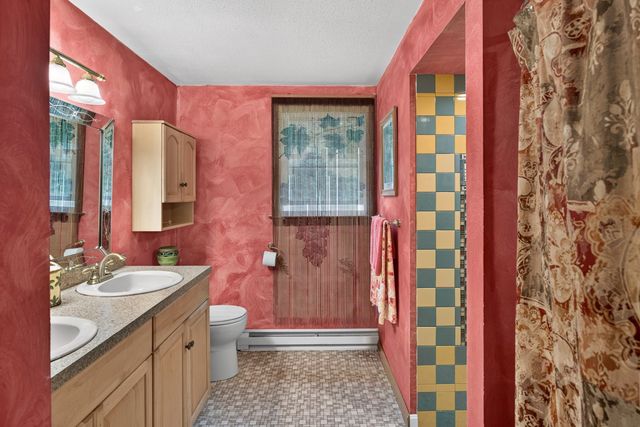 106 Tanglewood Dr, Falmouth, MA 02536