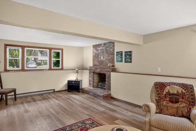106 Tanglewood Dr, Falmouth, MA 02536