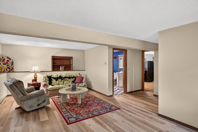 106 Tanglewood Dr, Falmouth, MA 02536