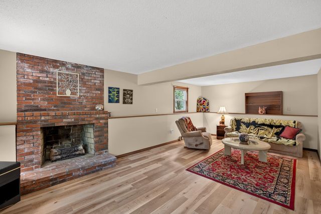 106 Tanglewood Dr, Falmouth, MA 02536