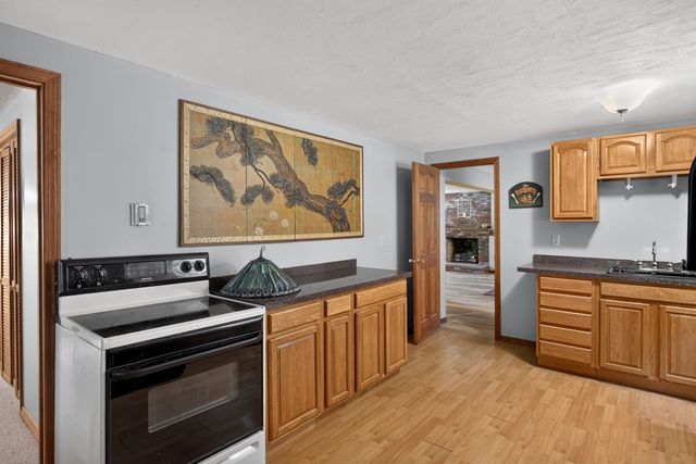 106 Tanglewood Dr, Falmouth, MA 02536