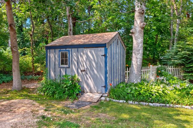 106 Tanglewood Dr, Falmouth, MA 02536
