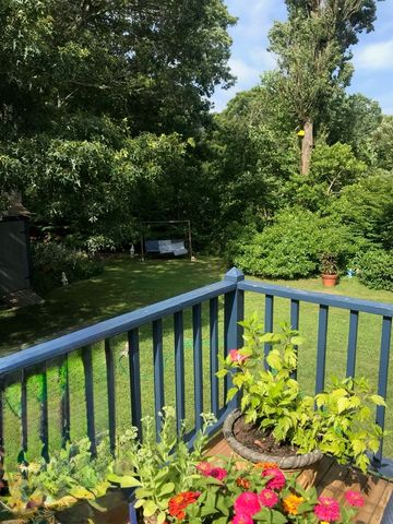 106 Tanglewood Dr, Falmouth, MA 02536