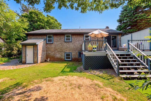 106 Tanglewood Dr, Falmouth, MA 02536