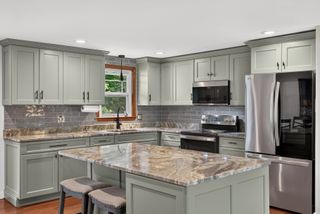 106 Tanglewood Dr, Falmouth, MA 02536