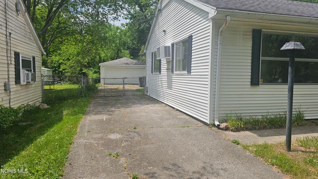 401 Dickens Drive, Toledo, OH 43607