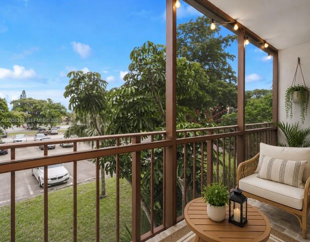 4174 Inverrary Drive 202, Lauderhill, FL 33319
