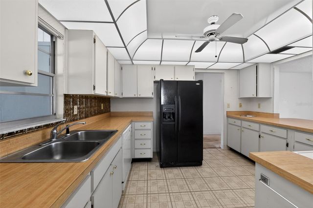 2121 MEADOWLARK LANE, Sun City Center, FL 33573