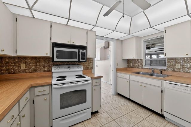 2121 MEADOWLARK LANE, Sun City Center, FL 33573