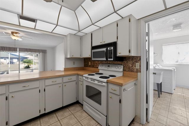 2121 MEADOWLARK LANE, Sun City Center, FL 33573