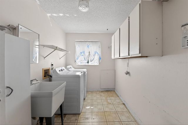 2121 MEADOWLARK LANE, Sun City Center, FL 33573