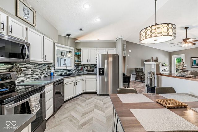 330 Southway Court, Bargersville, IN 46106
