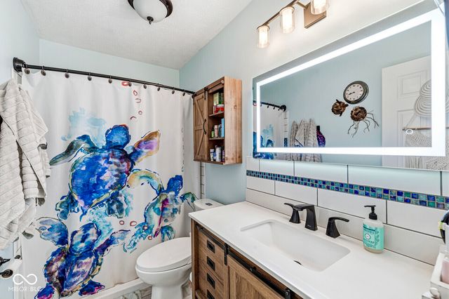 330 Southway Court, Bargersville, IN 46106