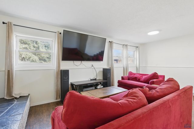 1007 PARK HILL DR, Rapid City, SD 57701