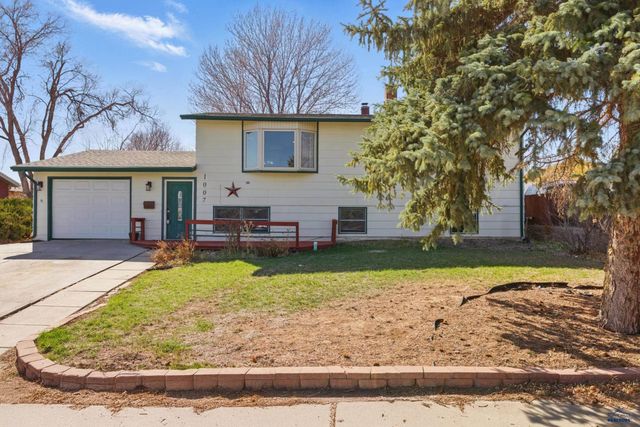 1007 PARK HILL DR, Rapid City, SD 57701