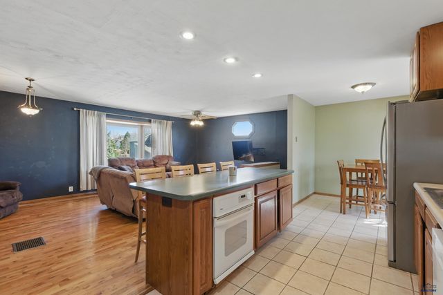 1007 PARK HILL DR, Rapid City, SD 57701
