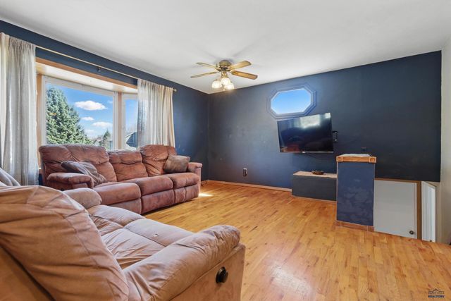 1007 PARK HILL DR, Rapid City, SD 57701