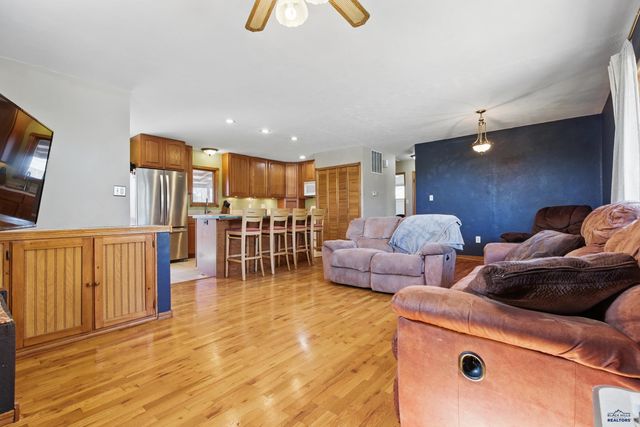 1007 PARK HILL DR, Rapid City, SD 57701