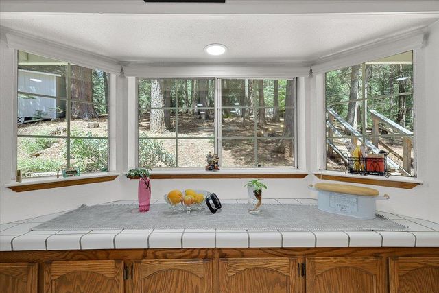 6471 Mica Ct, Pollock Pines, CA 95726