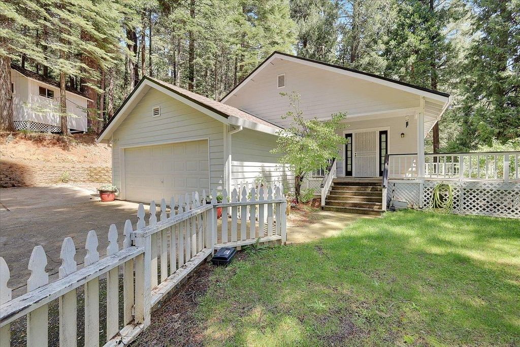 6471 Mica Ct, Pollock Pines, CA 95726