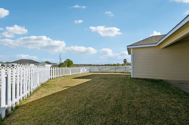 5049 Hauna Lane, Dickinson, TX 77539