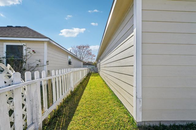 5049 Hauna Lane, Dickinson, TX 77539