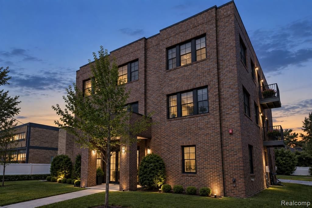 932 W 11 Mile Road, Royal Oak, MI 48067