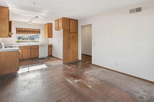 6392 Amberly St, San Diego, CA 92120