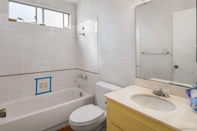 6392 Amberly St, San Diego, CA 92120