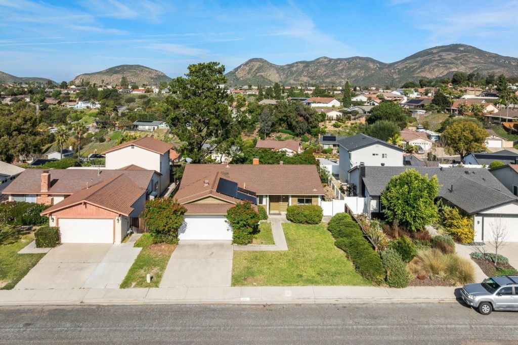 6392 Amberly St, San Diego, CA 92120