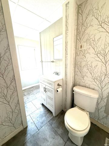 1021 W Franklin Street, Evansville, IN 47710