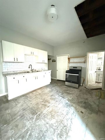 1021 W Franklin Street, Evansville, IN 47710