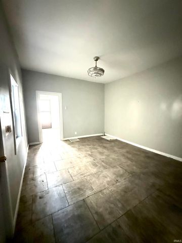 1021 W Franklin Street, Evansville, IN 47710