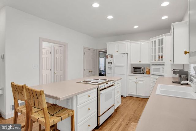 1223 HILLSIDE DR, Carlisle, PA 17013