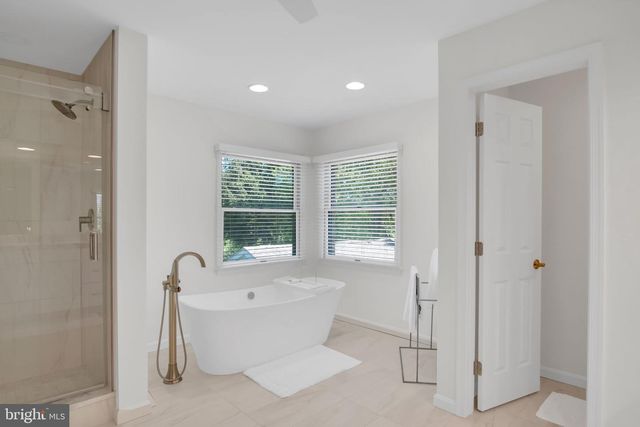 1223 HILLSIDE DR, Carlisle, PA 17013