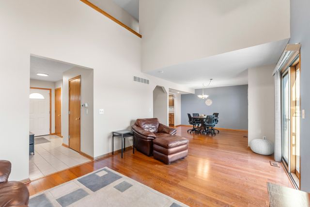 1169 Golf Court, Dekalb, IL 60115