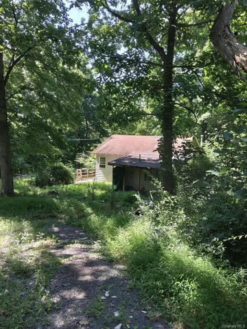 90 Arcardian Trail, Blooming Grove, NY 10950