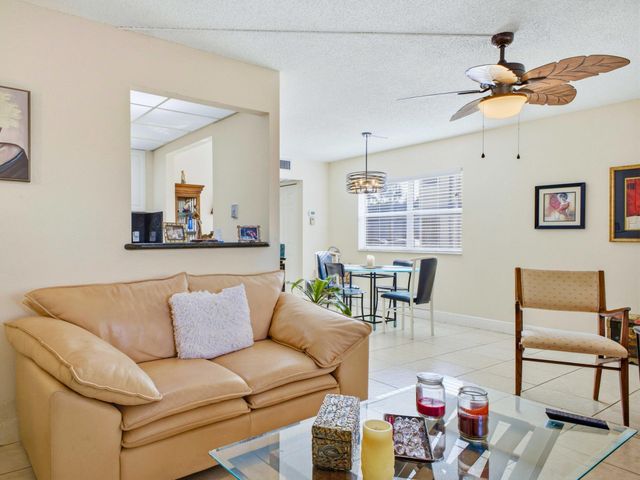 202 Brittany F, Delray Beach, FL 33446