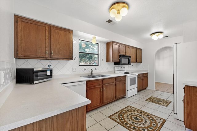 816 Stagecoach Road SE, Rio Rancho, NM 87124