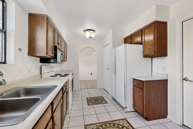 816 Stagecoach Road SE, Rio Rancho, NM 87124