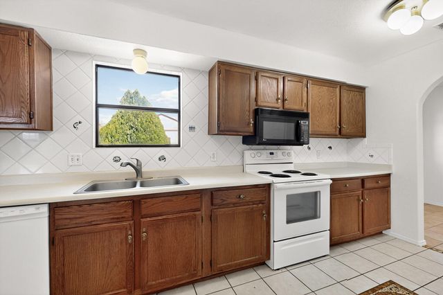 816 Stagecoach Road SE, Rio Rancho, NM 87124