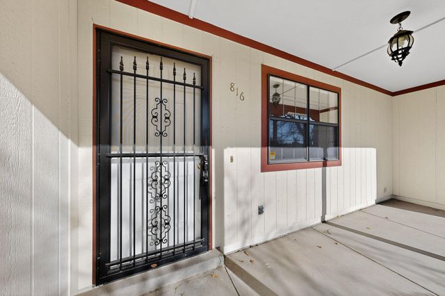 816 Stagecoach Road SE, Rio Rancho, NM 87124