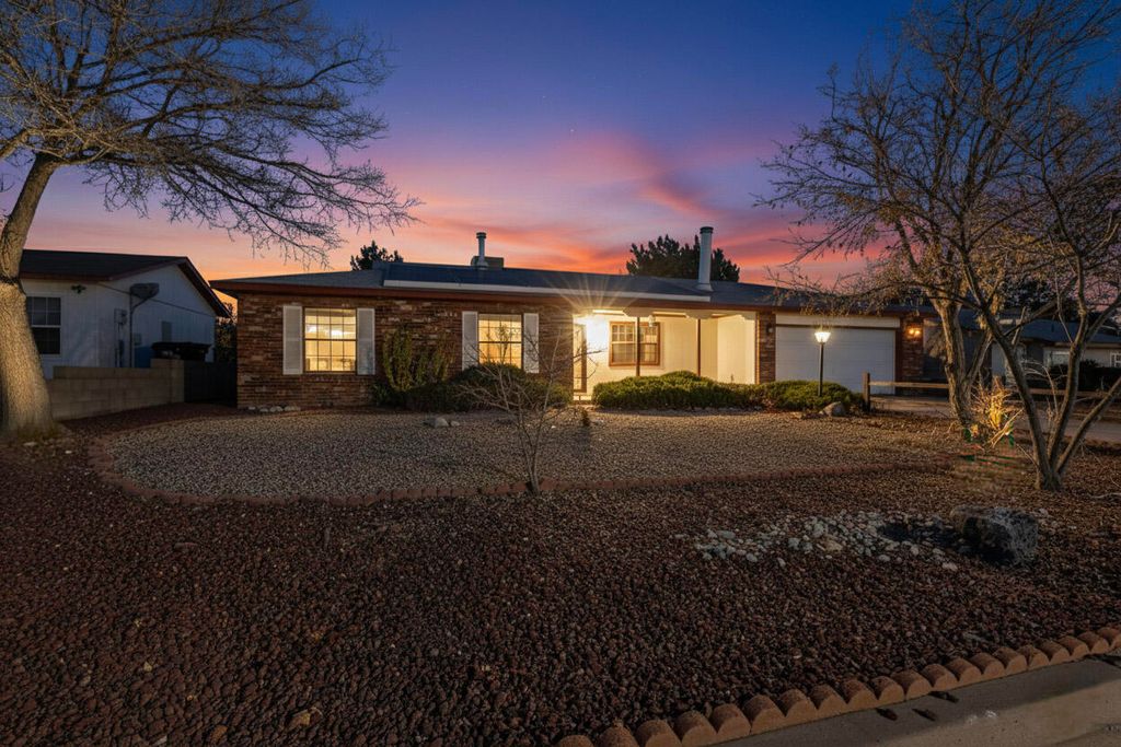 816 Stagecoach Road SE, Rio Rancho, NM 87124