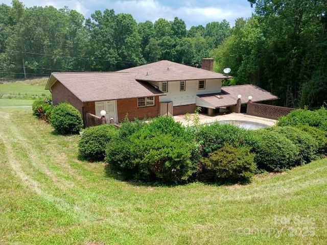 8417 Rolling Hills Avenue, Hickory, NC 28602