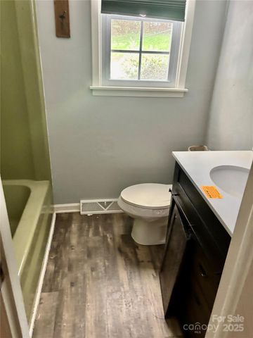 8417 Rolling Hills Avenue, Hickory, NC 28602