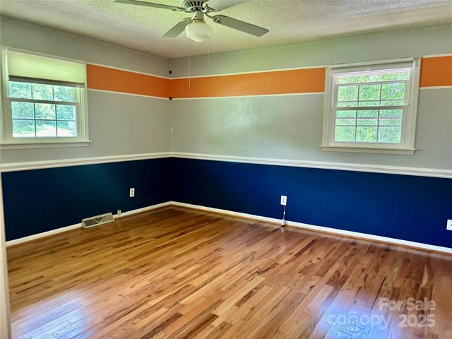 8417 Rolling Hills Avenue, Hickory, NC 28602