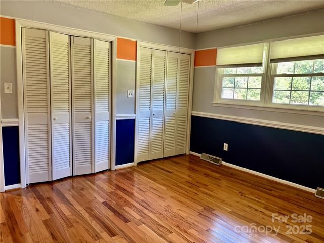 8417 Rolling Hills Avenue, Hickory, NC 28602