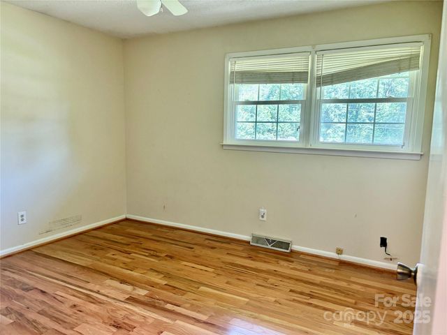 8417 Rolling Hills Avenue, Hickory, NC 28602