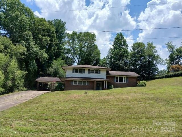 8417 Rolling Hills Avenue, Hickory, NC 28602